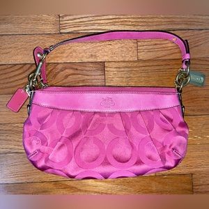 Coach Shoulder Bag in Signature Jacquard and Leather